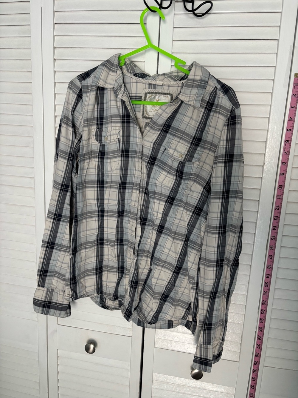 American Eagle Outfitters White, black, and blue Plaid Button-Down Shirt